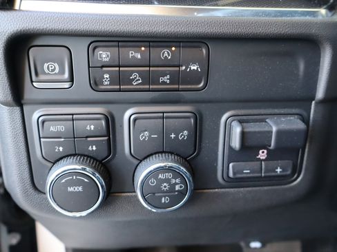 Certified 2025 Chevrolet Suburban RST w/ Comfort Package image 21