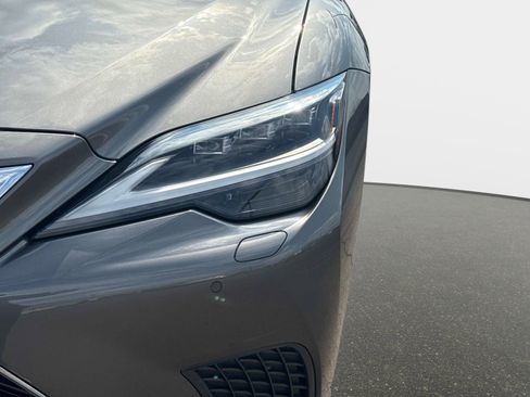 Used 2023 Lexus LS 500 w/ Interior Upgrade Package image 9