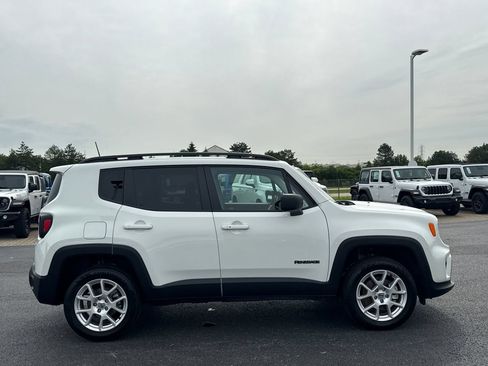 Used 2022 Jeep Renegade Latitude w/ Convenience Group AWD/4WD image 2