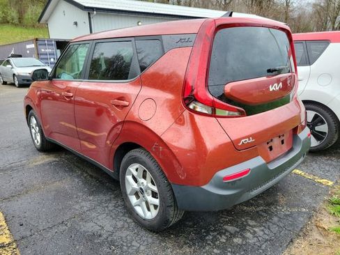 Certified 2022 Kia Soul LX w/ Technology Package FWD image 4