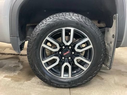 Used 2022 GMC Sierra 1500 AT4 w/ Technology Package AWD/4WD image 17