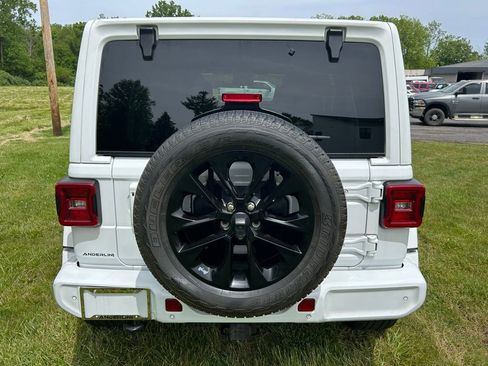 Used 2021 Jeep Wrangler Unlimited Sahara AWD/4WD image 4
