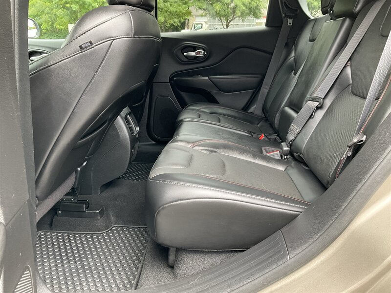 Used 2021 Jeep Cherokee Trailhawk w/ Premium Leather Package AWD/4WD image 15