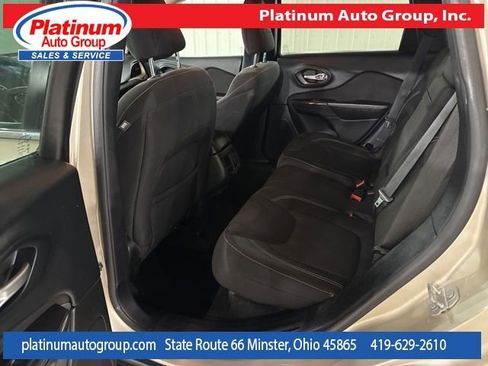 Used 2015 Jeep Cherokee Latitude w/ Comfort/Convenience Group AWD/4WD image 26