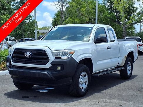 Used 2017 Toyota Tacoma SR AWD/4WD image 3