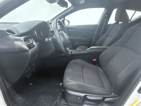Used 2018 Toyota C-HR XLE image 11