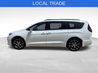 Used 2022 Chrysler Pacifica Limited w/ Uconnect Theater Family Group FWD video 3