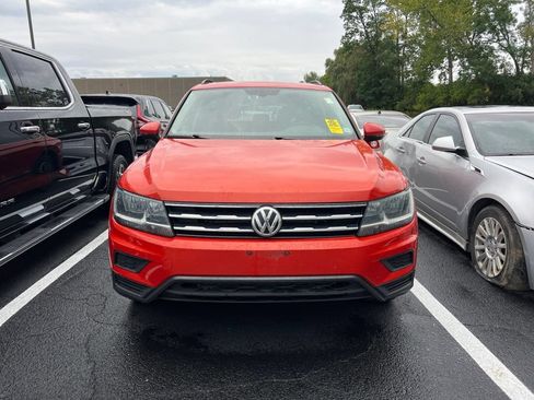 Used 2019 Volkswagen Tiguan SE w/ Panoramic Sunroof Package AWD/4WD image 2