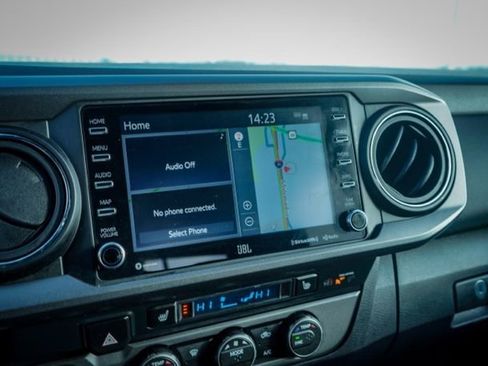 Used 2022 Toyota Tacoma TRD Off-Road image 24