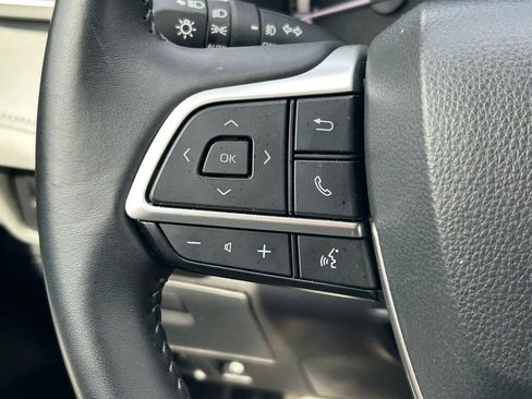 Used 2025 Toyota Highlander XLE image 39