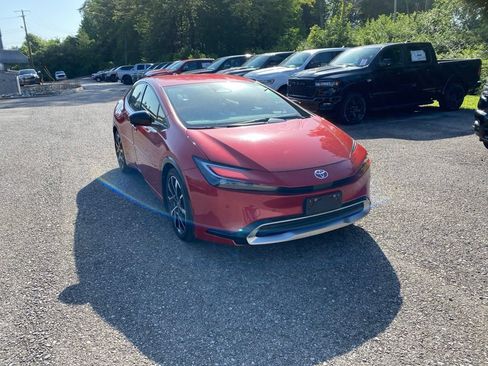Used 2023 Toyota Prius Prime FWD image 3