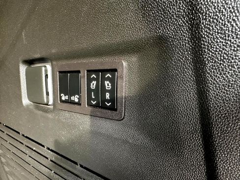 Used 2023 GMC Yukon Denali w/ Denali Reserve Package image 40