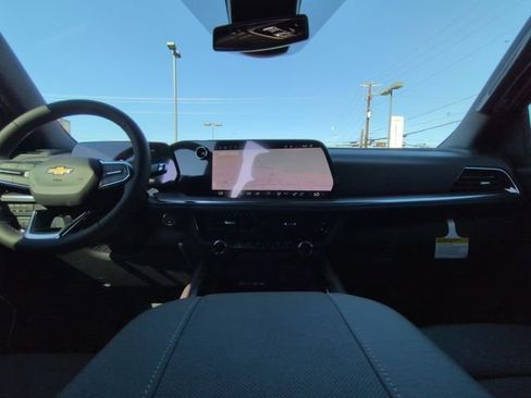 New 2026 Chevrolet Suburban Premier image 2