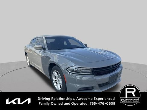 Used 2019 Dodge Charger SXT w/ Leather Interior Group RWD image 4