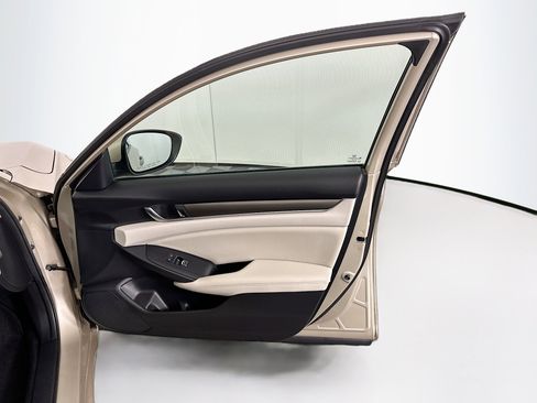 Used 2019 Honda Accord LX image 29