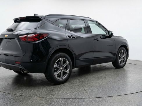 Used 2025 Chevrolet Blazer LT FWD image 9