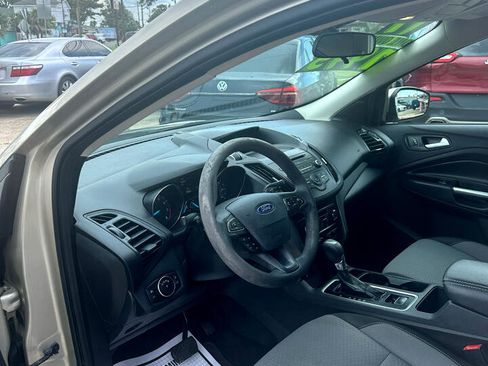 Used 2017 Ford Escape SE image 6