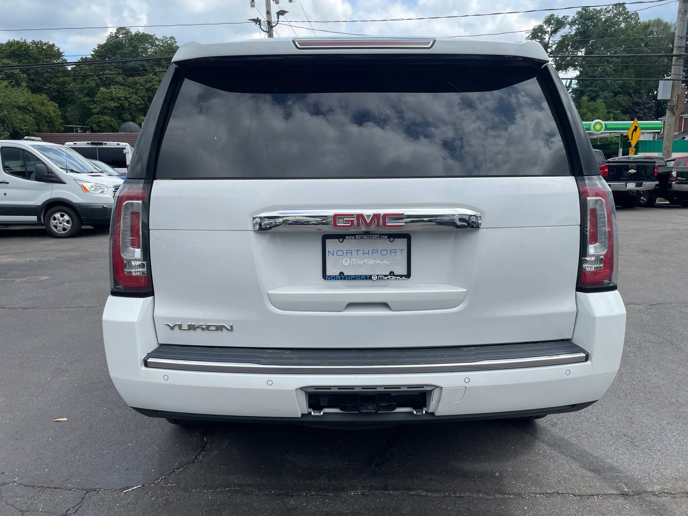 Used 2017 GMC Yukon Denali w/ Open Road Package AWD/4WD image 4