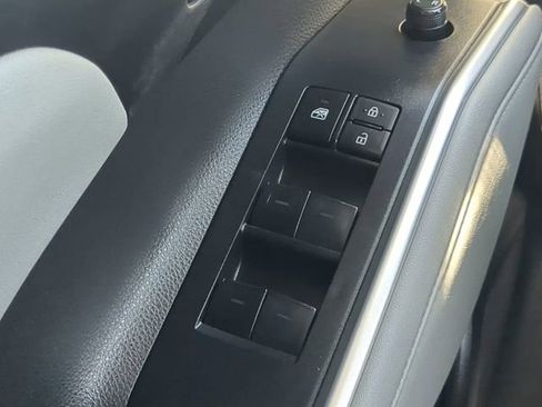 Used 2023 Toyota Highlander XLE image 24