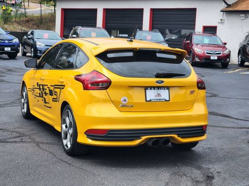 Used 2015 Ford Focus ST w/ Equipment Group 401A FWD image 11