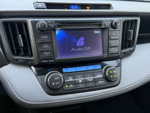 Used 2013 Toyota RAV4 XLE image 22