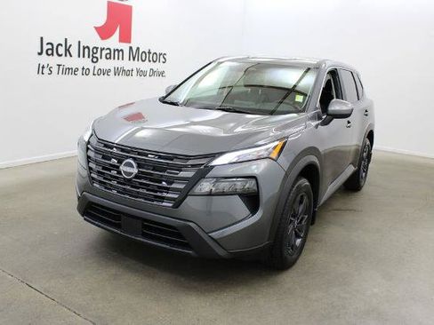 Certified 2026 Nissan Rogue SV FWD image 2