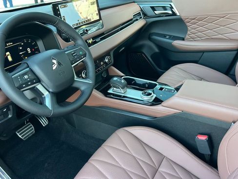 New 2026 Mitsubishi Outlander SEL image 11