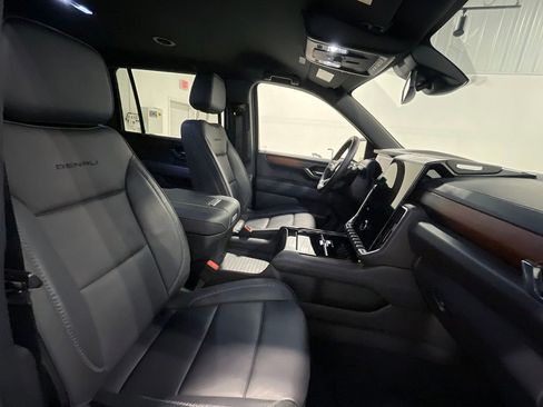 Used 2025 GMC Yukon XL Denali AWD/4WD image 31