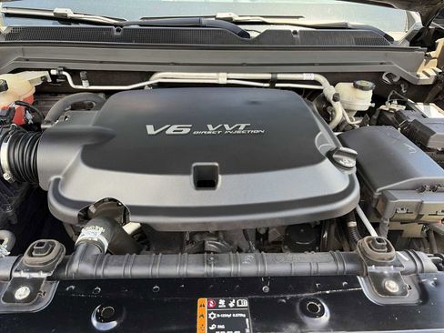 Used 2018 Chevrolet Colorado Z71 w/ Z71 Midnight Edition image 17