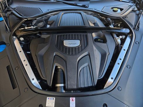 Used 2018 Porsche Panamera 4 image 40