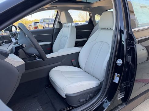 New 2025 Hyundai Sonata Limited image 28