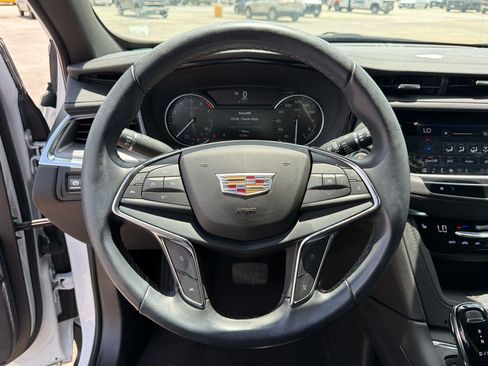 Used 2023 Cadillac XT5 Luxury FWD image 11