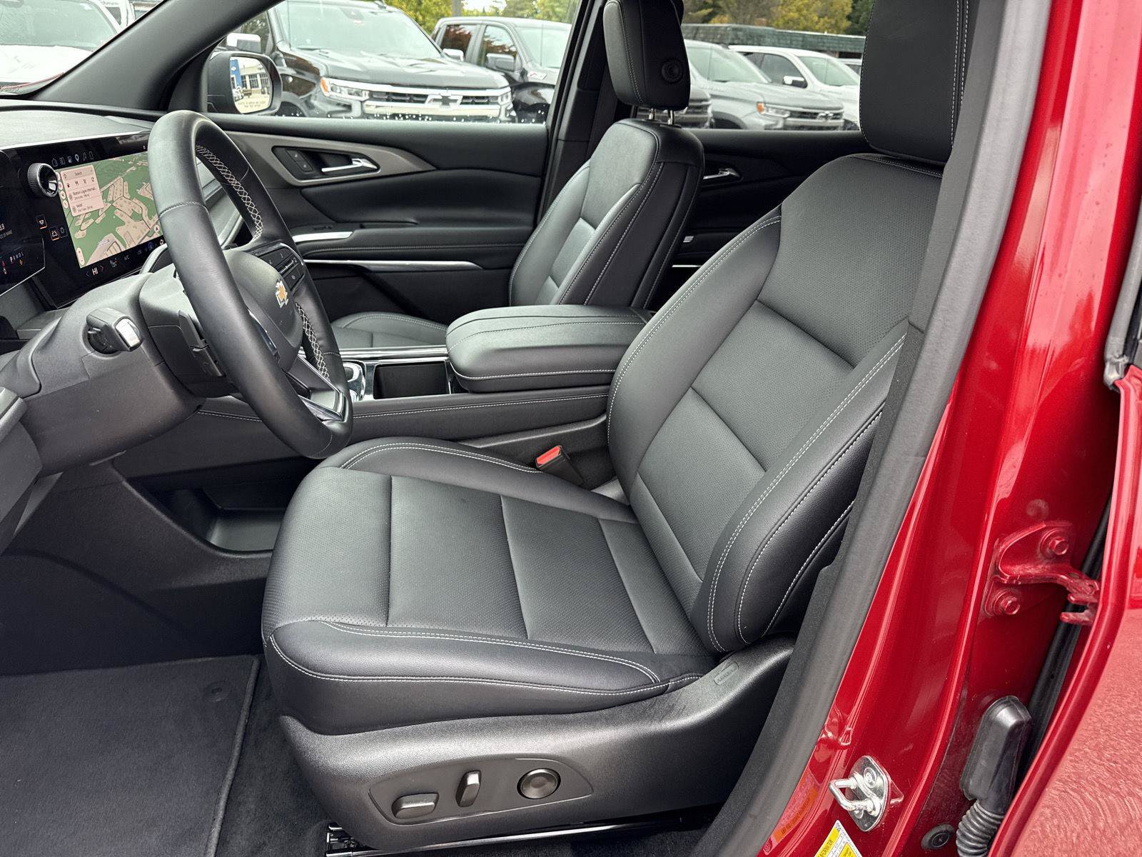 Used 2026 Chevrolet Traverse LT AWD/4WD image 12