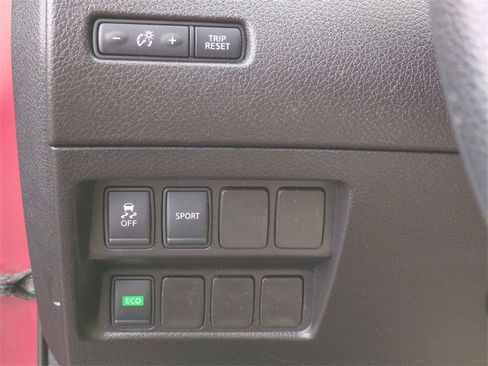 Used 2016 Nissan Rogue SV image 18