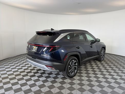 Used 2025 Hyundai Tucson Limited AWD/4WD image 10