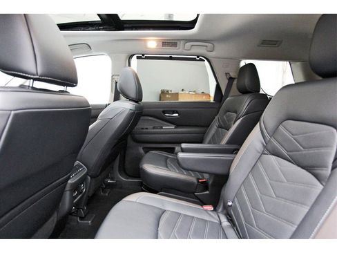 Certified 2024 Nissan Pathfinder Platinum image 10