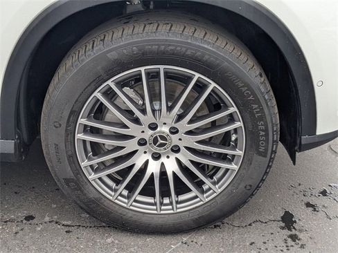 Used 2024 Mercedes-Benz GLC 300 4MATIC image 13