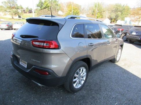 Used 2016 Jeep Cherokee Limited w/ Luxury Group AWD/4WD image 8