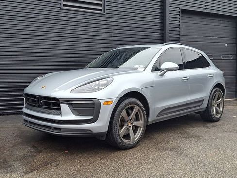 Certified 2023 Porsche Macan image 1