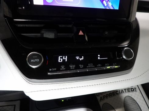 Used 2024 Toyota Corolla SE w/ SE Package image 17