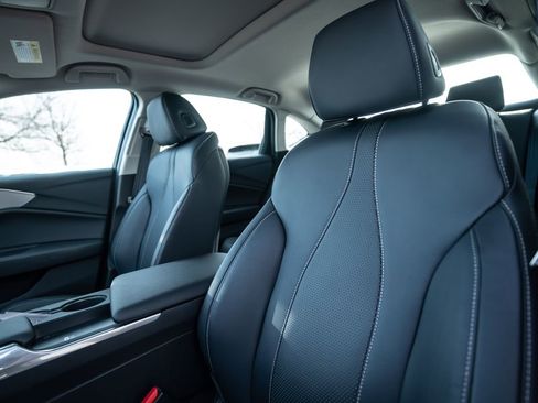 Certified 2025 Acura TLX w/ Technology Package image 8