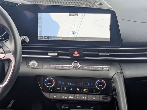 Used 2025 Hyundai Elantra SEL FWD image 35