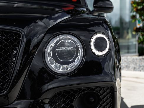 Certified 2020 Bentley Bentayga image 9