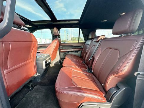Used 2022 Ford Expedition Max Limited image 17