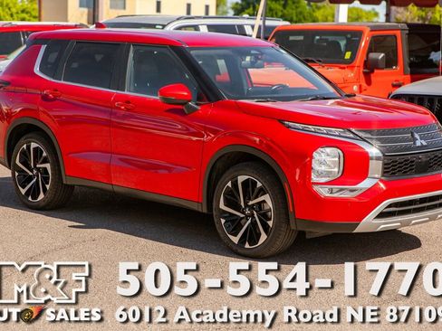 Used 2024 Mitsubishi Outlander SE Black Edition FWD image 1