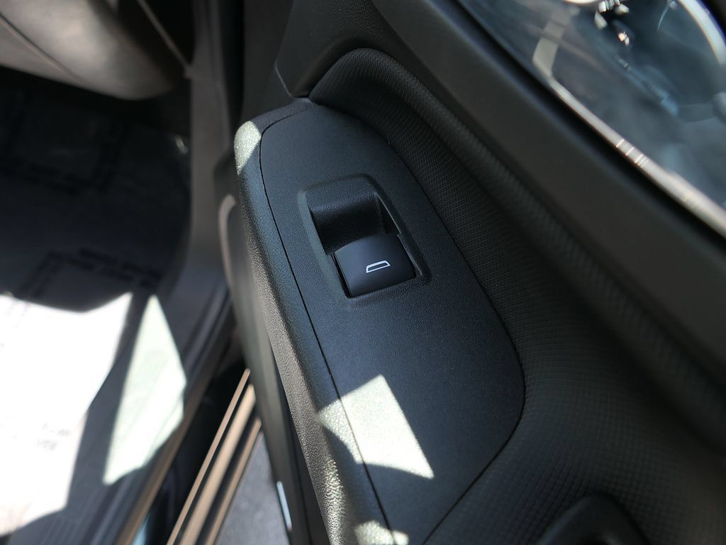 Used 2023 Chevrolet Equinox RS w/ RS Leather Package FWD image 26