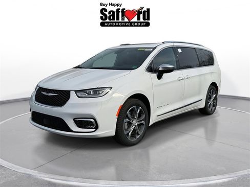 New 2026 Chrysler Pacifica Pinnacle image 1