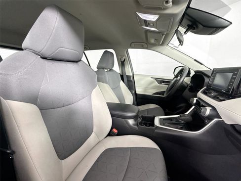 Certified 2022 Toyota RAV4 XLE image 40