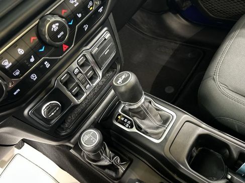 Used 2019 Jeep Wrangler Unlimited Sahara AWD/4WD image 18