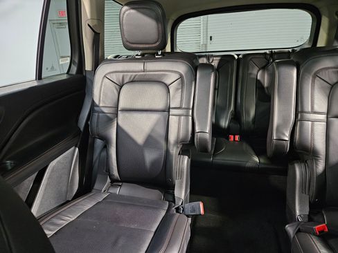 Used 2024 Lincoln Aviator Reserve AWD/4WD image 12
